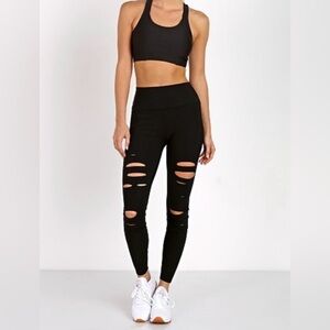 Alo yoga ripped warrior legging medium black M